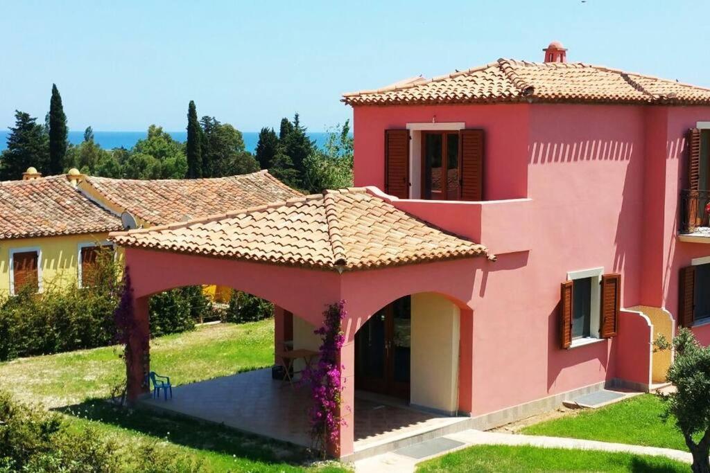 Villa Maris Holidays - Close To The Sea, 5 Mins Walk Tertenìa